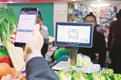 市区“智能智慧”农贸市场试点启动 市民可刷码
