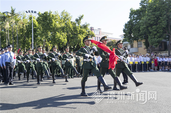 “祖国母亲，我为你祝福！”我市举行国庆升国旗仪式庆祝新中国成立70周年