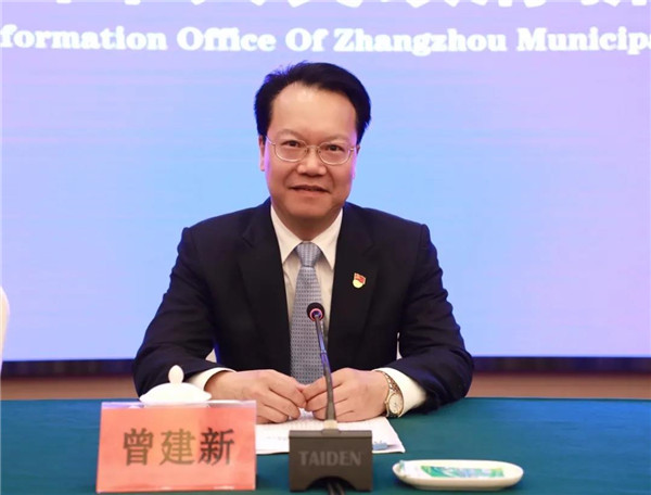 市民政局党组书记,局长曾建新