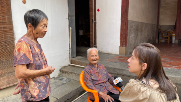 王白菜：整天笑眯眯 时常教导子女要与人为善