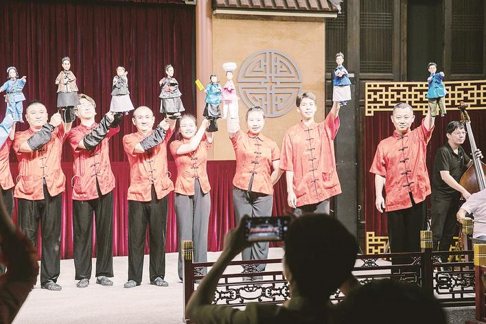 布袋木偶剧《祝寿》首演 为纪念红军攻克漳州90周年而创作