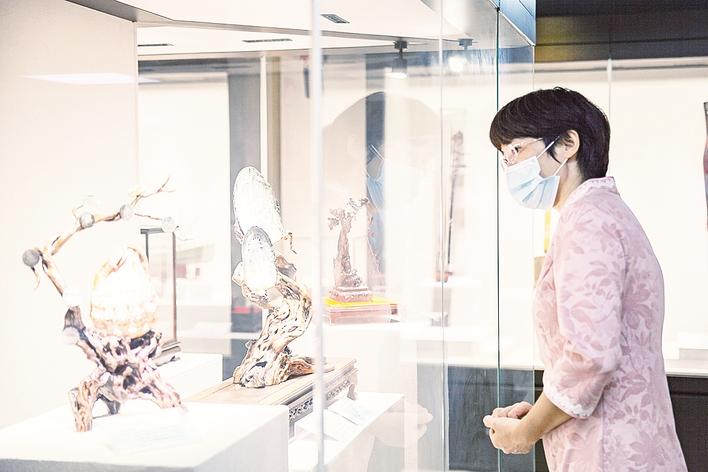 漳州首届工艺美术名人作品展开幕