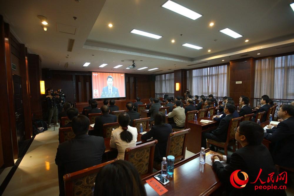 组图：各地干部群众观看十九大开幕会