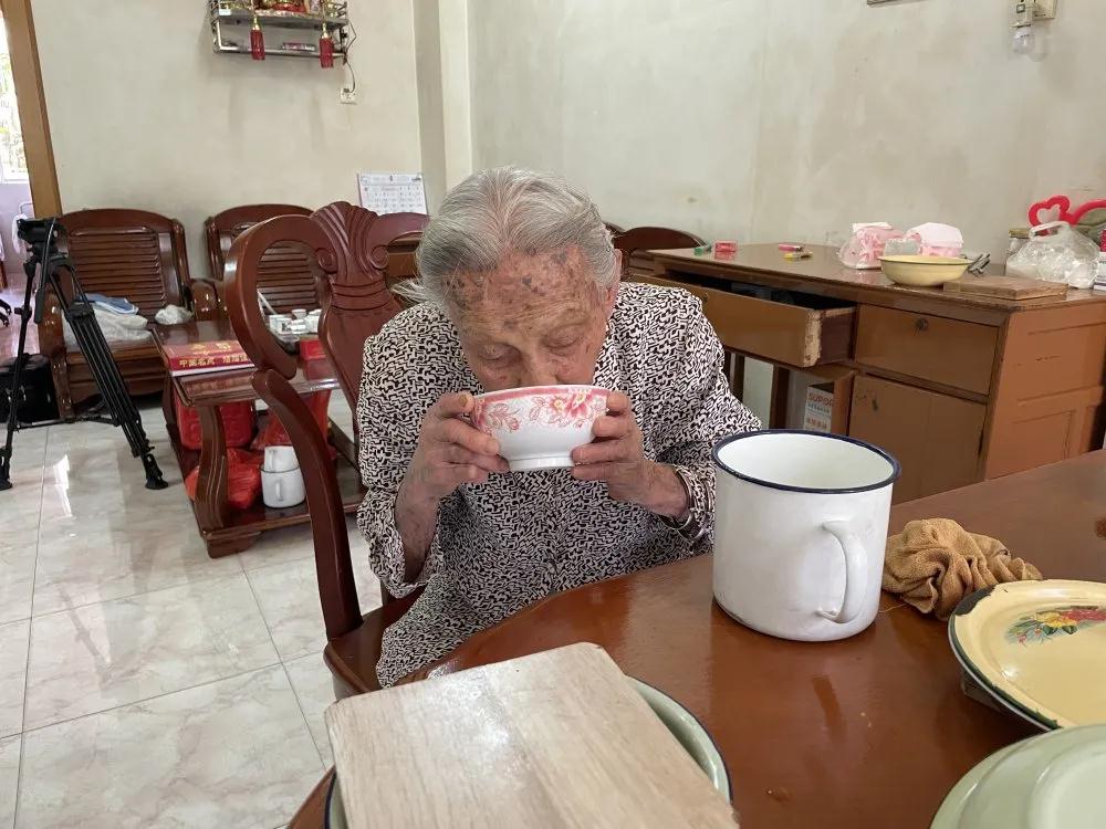 张不用：老有所养 老有所依便是知足